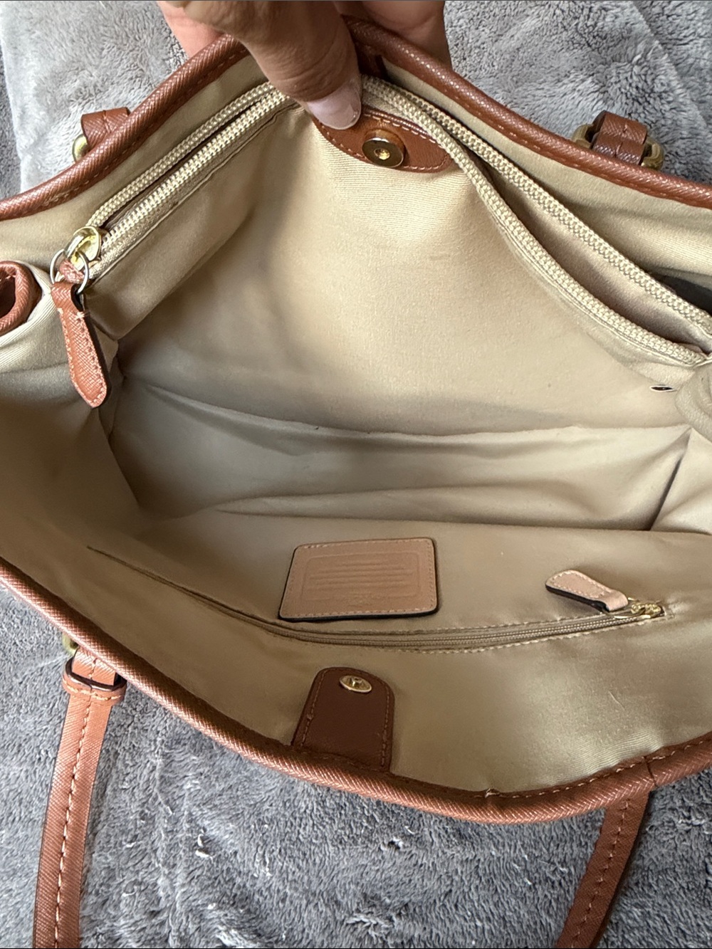 Authentic Coach Peyton Carryall Brown Drawstring Saffiano Leather Tote/Bag - Picture 13 of 16